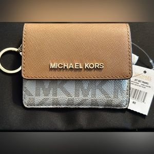 NWT Michael Kors Jet Set Travel Wallet Card ID Key Holder Vanilla & Acorn Logo